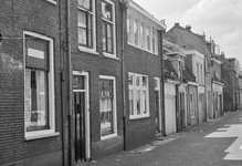 20558 Gezicht in de Keukenstraat te Utrecht met de huizen nrs. 67 (links)-lager.